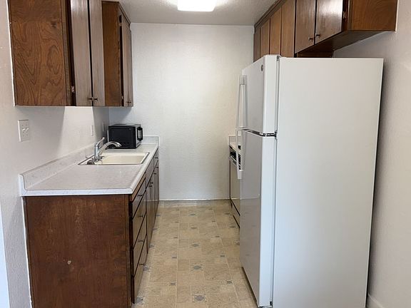 3rd image of 625 Adams St APT 4