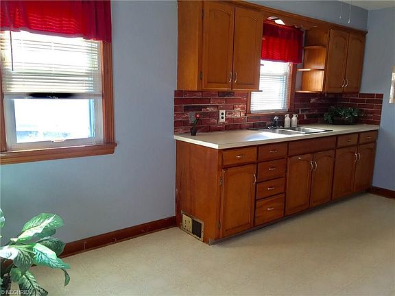 3rd image of 413 N Osborn Ave