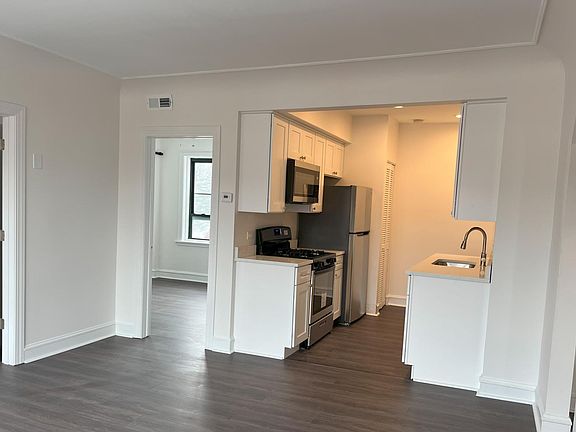 5th image of 5918 W Fulton St #2