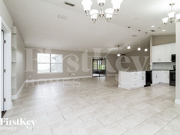 5th image of 1286 Voyager St