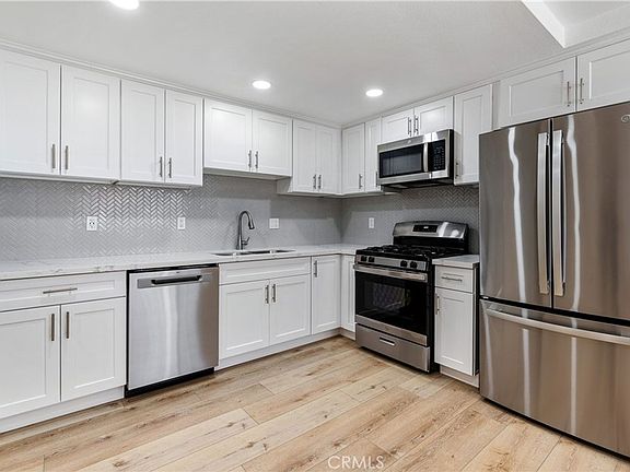 2nd image of 4071 Melrose Ave APT 11
