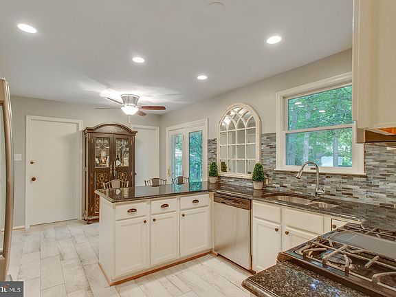 4th image of 10017 Latimer Ct
