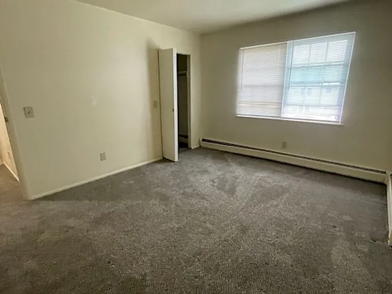 300 Sheridan Park — Photo 77