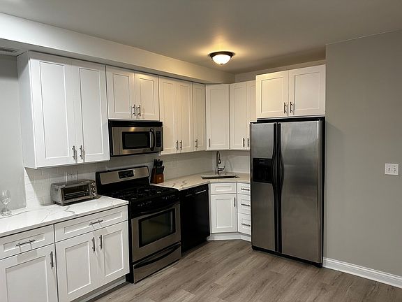 4th image of 2717 N Sawyer Ave APT G