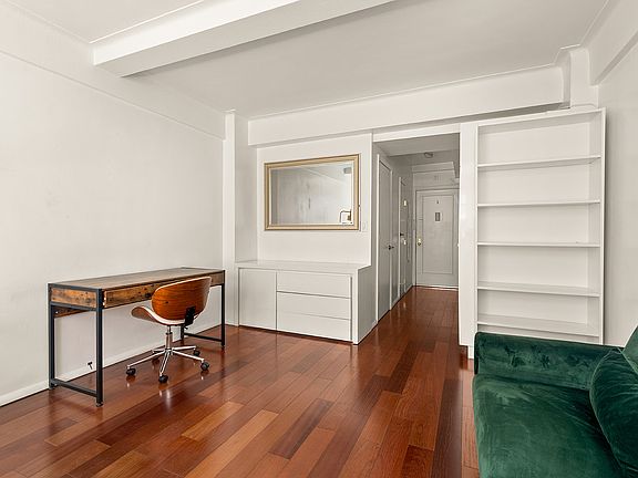 3rd image of 433 W 34th St APT 4