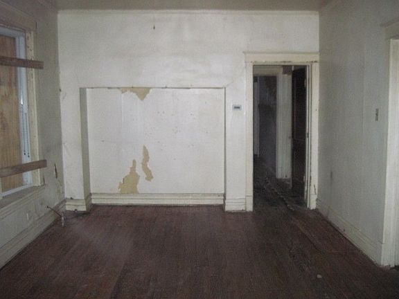 4th image of 160 N Laporte Ave
