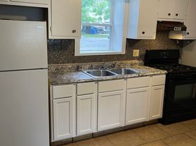160 S Curtis Ave, Kankakee, IL