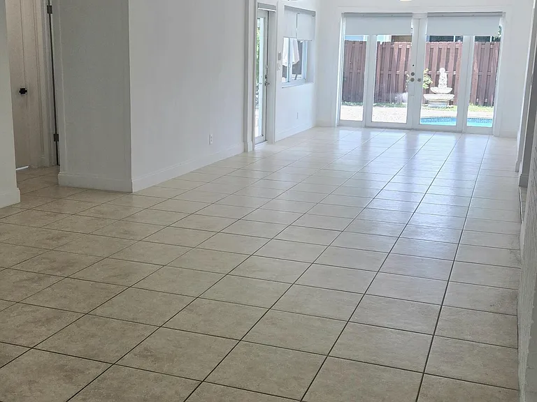 806 N 31st Ct — Photo 9