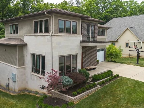 2028 S Hawksmoore Dr, Bloomington, IN 47401