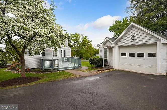 3710 Burrows Ave — Photo 30