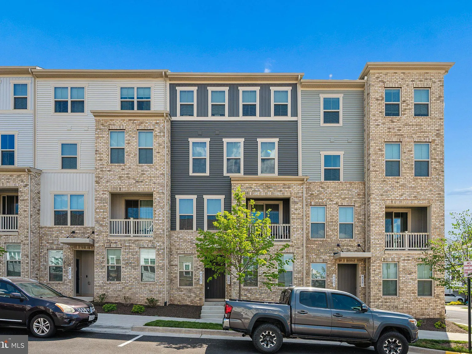 3 bed, 2.5 bath, 2132 sqft, $3,225 — Photo 1