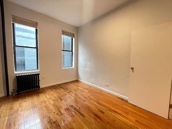 3rd image of 305 E 6th St APT 6