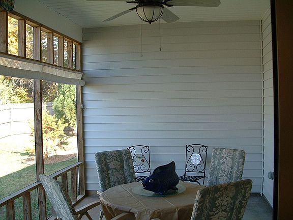 Private screened patio.