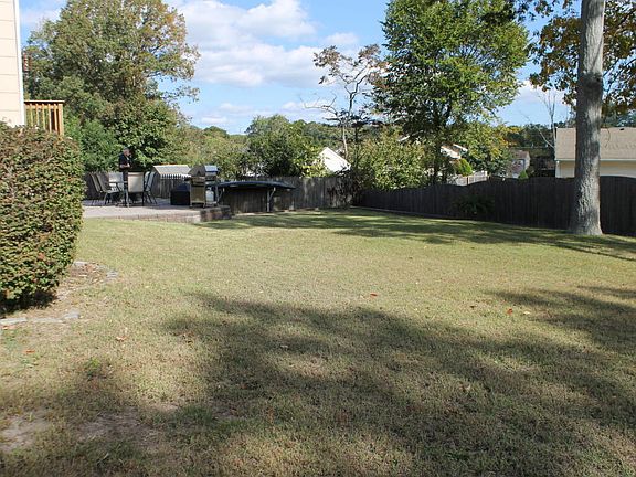 4th image of 525 River Dr