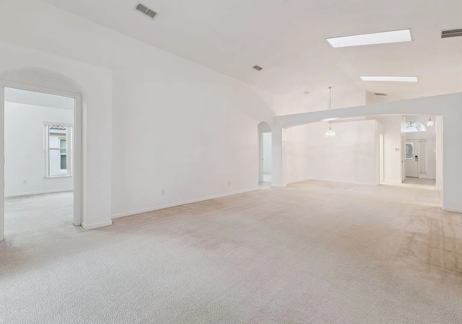 Welcome home to this beautiful 4-bedroom, 3-bathroom Pool Home with Hot Tub located in a gated co... — Photo 4