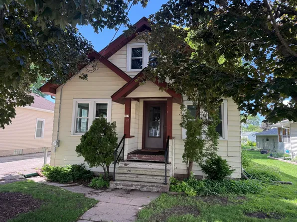 117 W 23rd Ave, Oshkosh, WI 54902