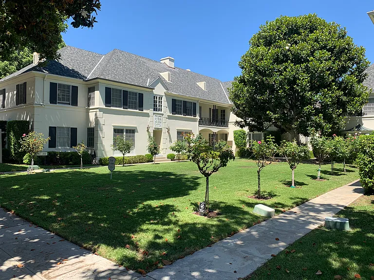 220 Oakland Ave — Photo 8