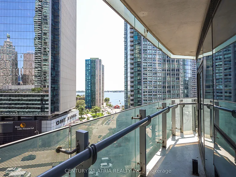 14 York St #1002 — Photo 18