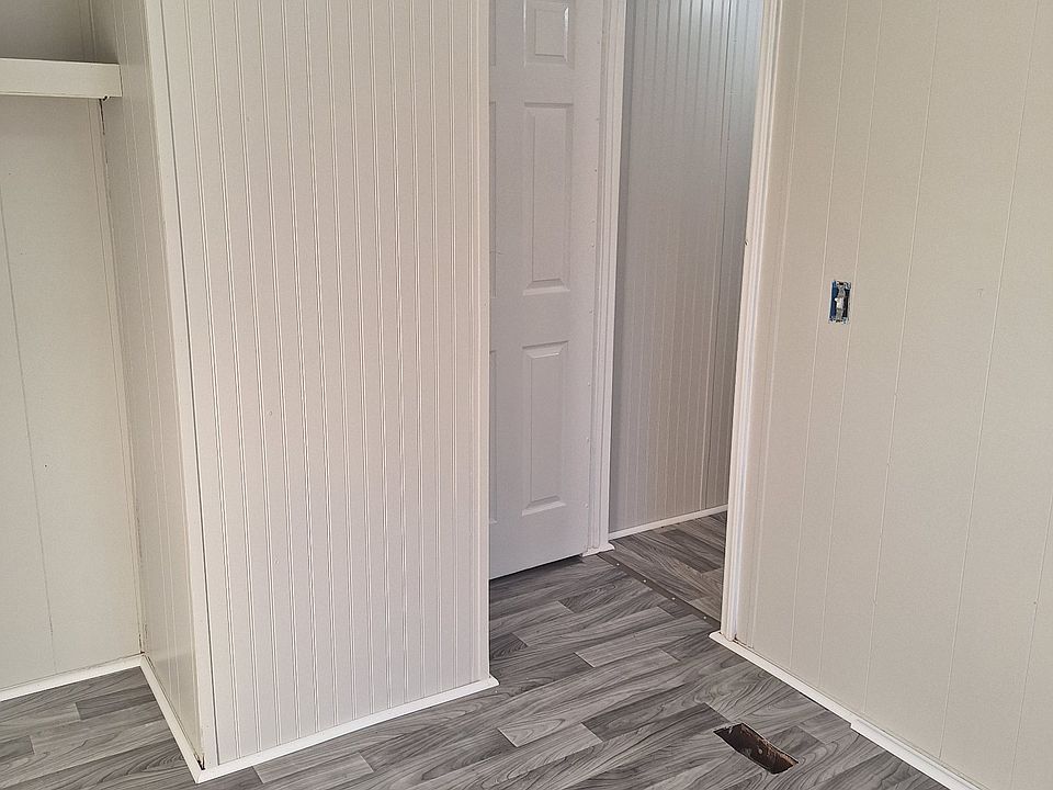 2nd bedroom - New qtr round mldgs and tastefully painted