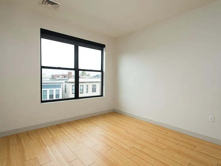 West Square Apartments — Photo 141
