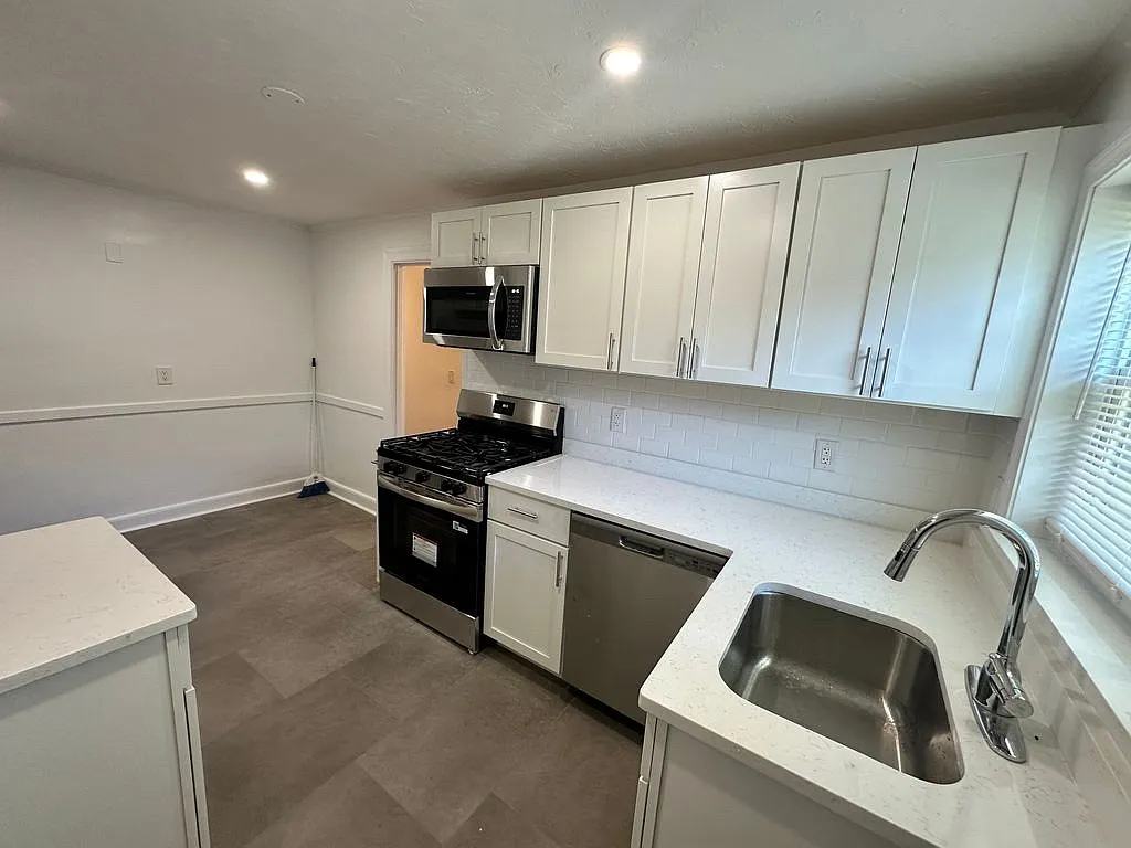 2 bed, 750 sqft, $2,650 — Photo 2
