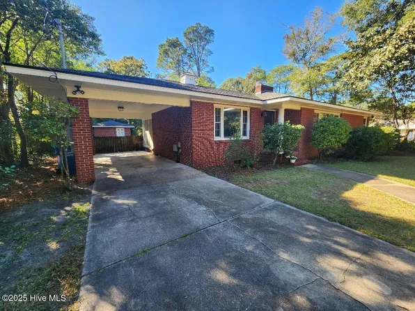 1884 W Lake Shore Drive, Wilmington, NC 28401