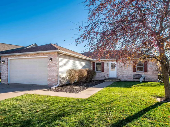 5902 W Charleston Ct, Peoria, IL 61607