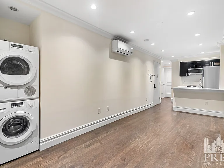 329 E 10th St #8 — Photo 3