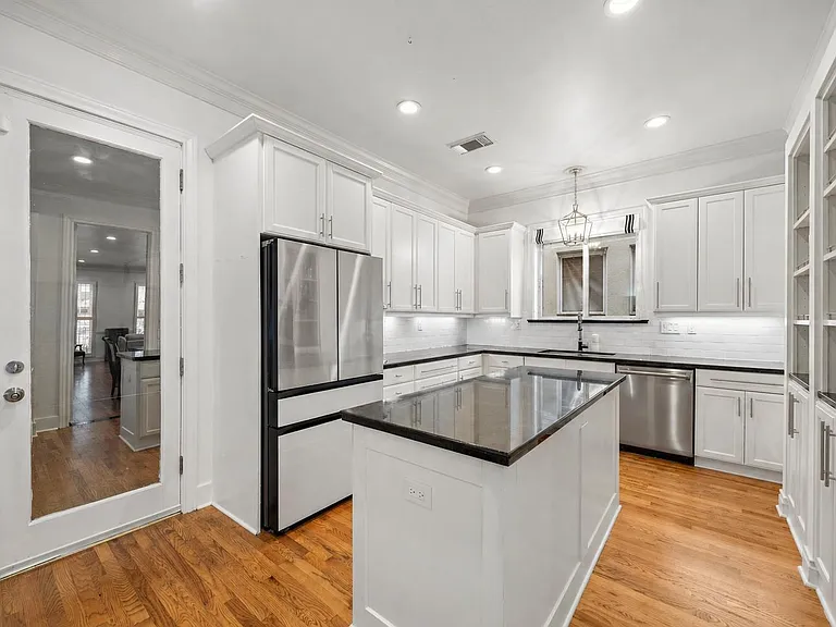 5136 Chevy Chase Dr — Photo 10