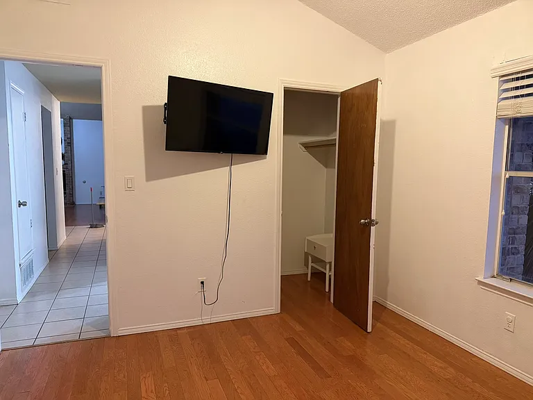 5465 Ridge St — Photo 10