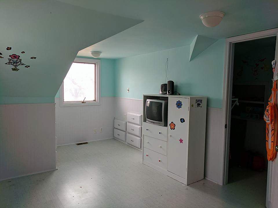 2nd image of 122 S Poplar St