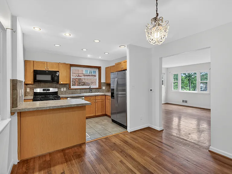 5818 Dewey St — Photo 8