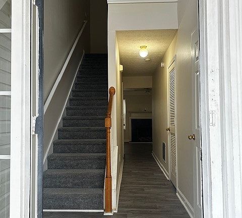 4th image of 5675 Hampton Ct