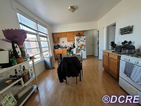 1239 W Roscoe St APT 2R, Chicago, IL 60657