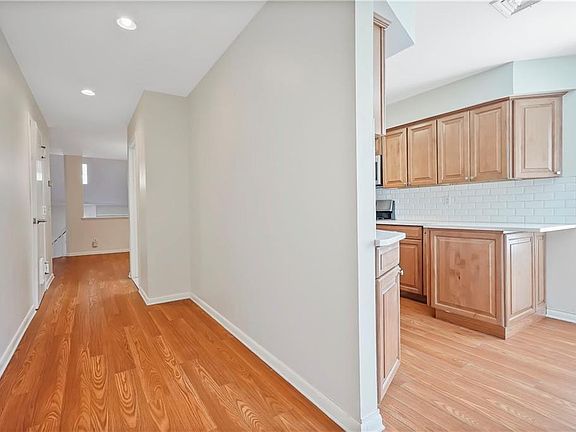 2nd image of 100 Chateau Ln APT 36