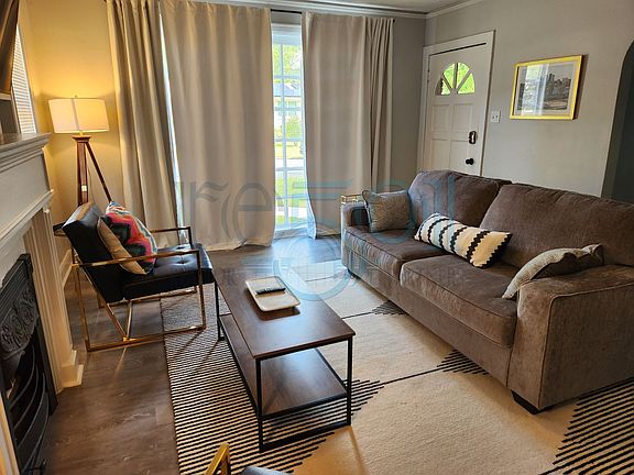 5th image of 300 S Valentine St #1
