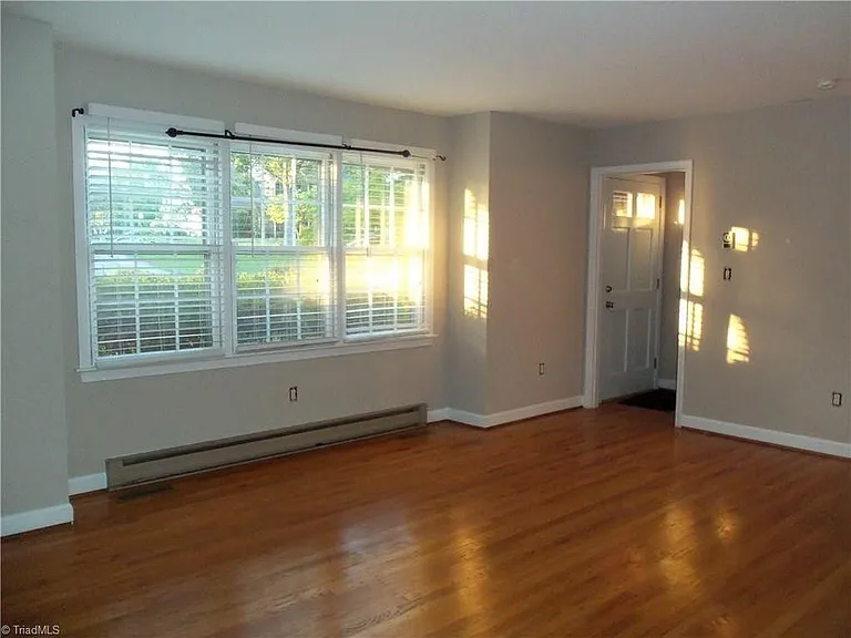 4224 Robinhood Rd — Photo 7