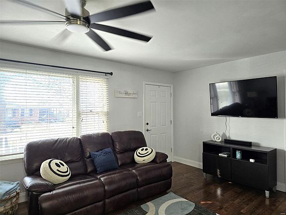 2nd image of 904 W Saint Francis St