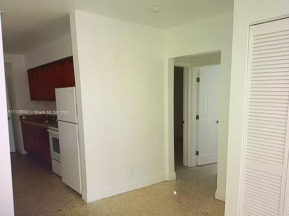 4th image of 1300 N J St