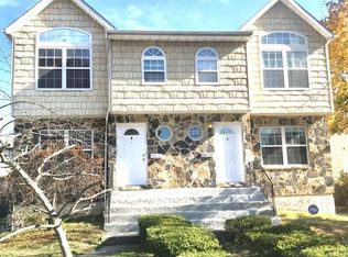 48 Graywood Rd #B, Port Washington, NY 11050