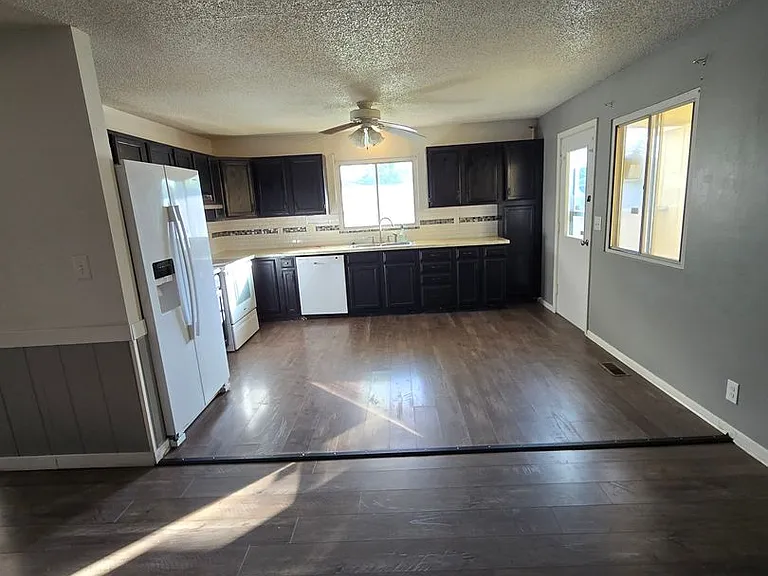 6931 SW Towerview Ln — Photo 1