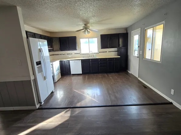 6931 SW Towerview Ln, Topeka, KS 66619