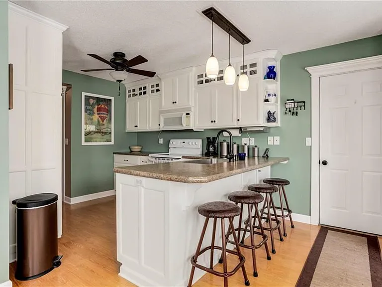 612 Pebble Beach Dr — Photo 2