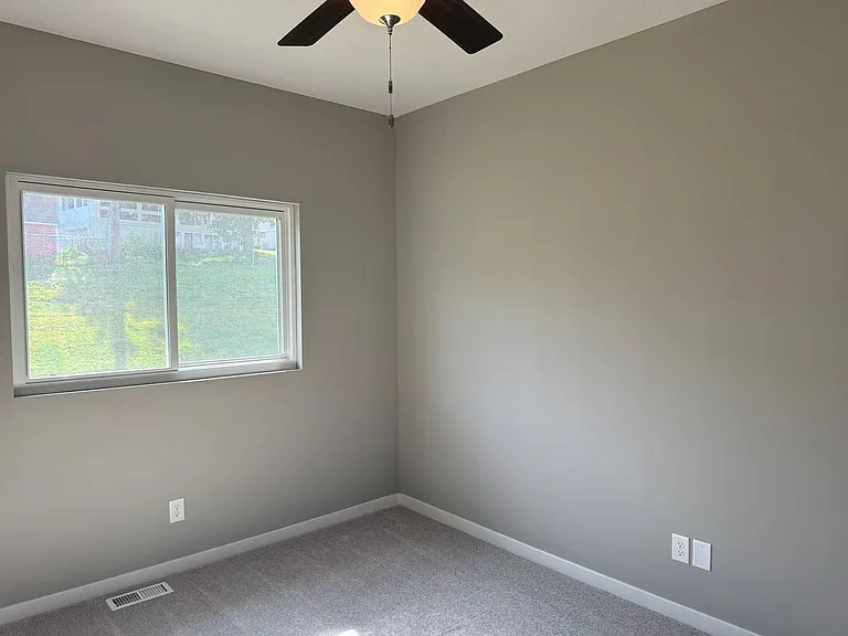302 N Allen St — Photo 21