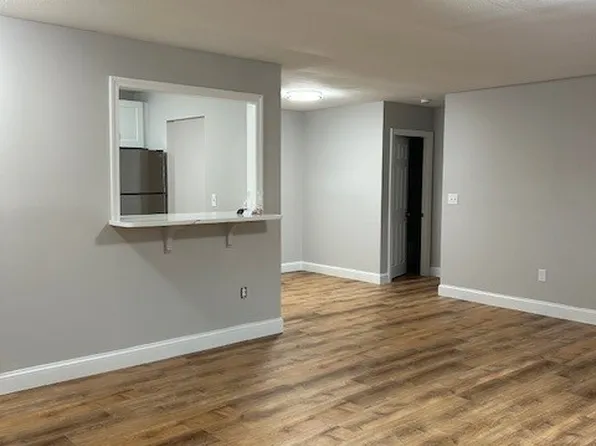 65 Oaklawn Ave, Cranston, RI