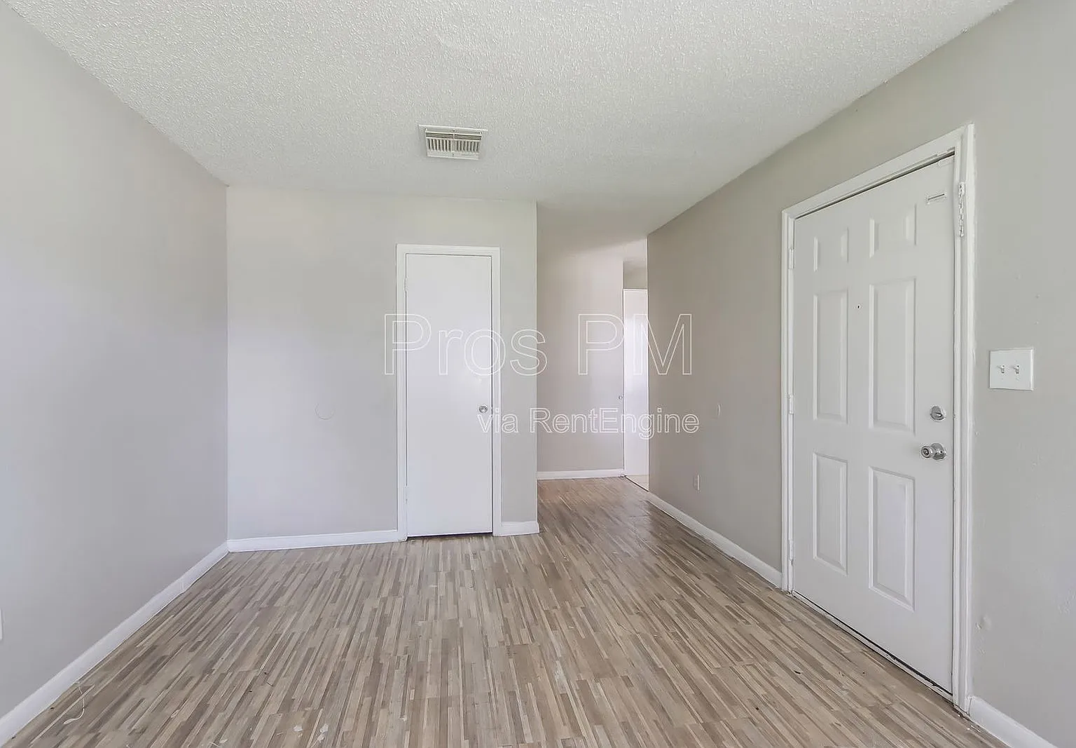 3 bed, 1.0 bath, 1368 sqft, $1,435 — Photo 3