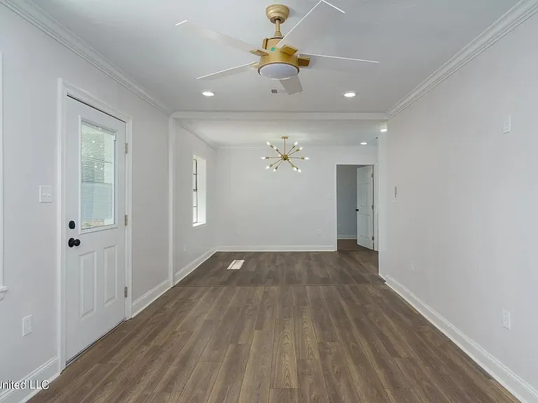 2432 Monroe Rd — Photo 4