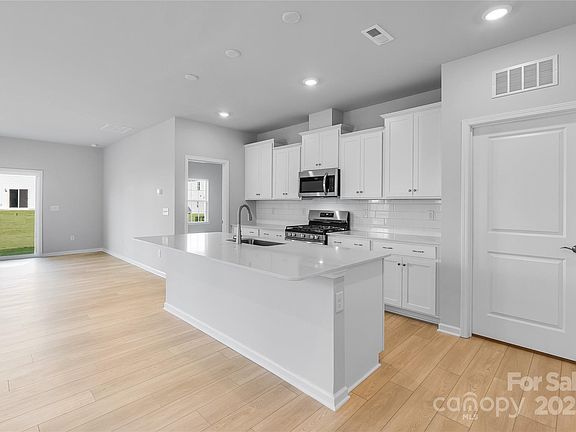 4th image of 1705 Heron Ct #48