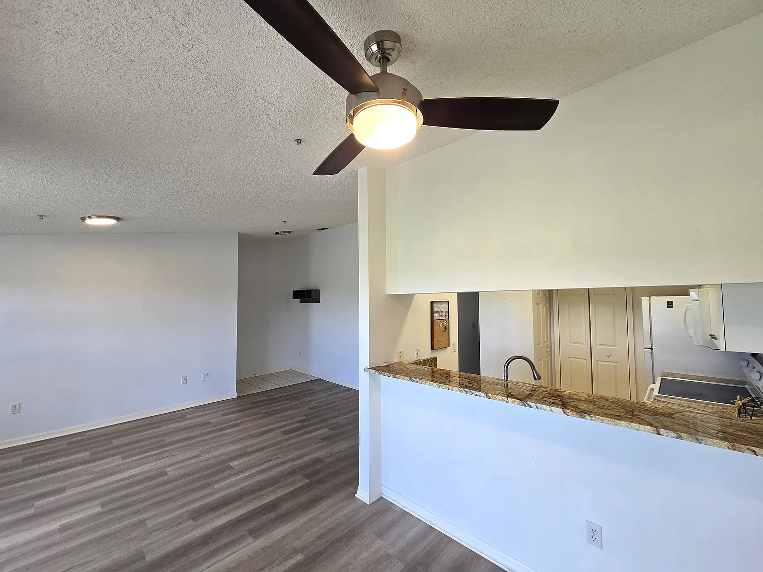 2 bed, 980 sqft, $2,500 — Photo 3