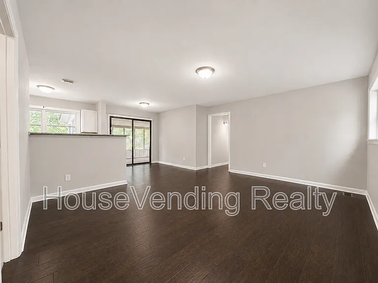 619 Tarpley St — Photo 2